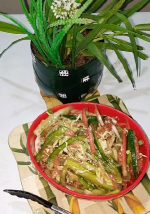 A picture of Thai Salad with Peanut Dressing 🥗🥗.