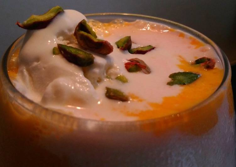 How to Prepare Super Quick Homemade Dj&#39;s Mango Smoothie
