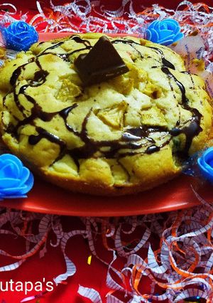 আপেল কেক উইথ টুটিফ্রুটি ও চকোলেট সস(apple cake with tutti frutti chocolate sauce recipe in bengali) রেসিপির প্রধান ছবি