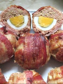 Baconos, tojással töltött fasírozott recept fotója