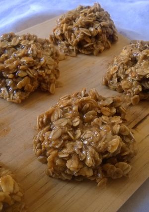 A picture of No Bake Peanut Butter Honey Cookies.
