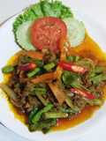 เนื้อสับผัดเครื่องแกง