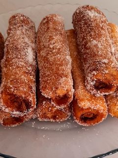 Una foto de Rollitos de crema de cacao