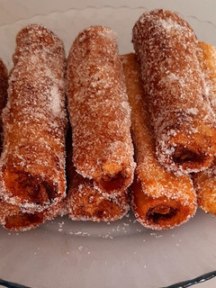 Una foto de Rollitos de crema de cacao