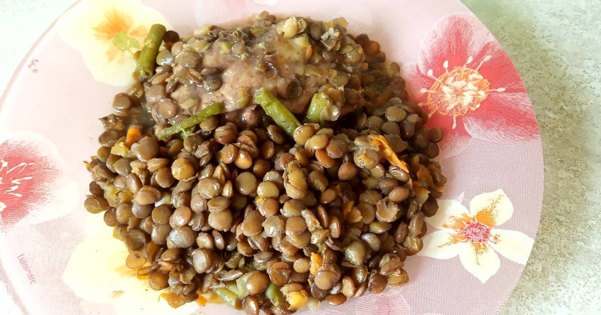 Чечевица с курицей рецепты. Чечевица с курицей. Чечевица с куриным филе. Чечевица с филе курицы. Чечевица в духовке.