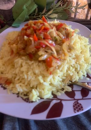 Yellow rice with cabbage sauce ainihin hoton girkin