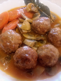 Una foto de Albóndigas con champiñones y zanahorias en Monsieur Cuisine