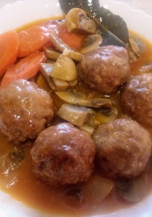 Foto principal de Albóndigas con champiñones y zanahorias en Monsieur Cuisine
