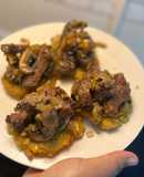 Tostones con Ny strip en vegetales salteados