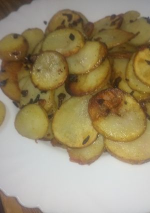 A picture of Lyonnaise potatoes.