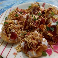 A picture of Dahi papdi.