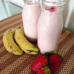 A picture of Banana and Strawberry Smoothie.