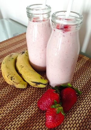 A picture of Banana and Strawberry Smoothie.