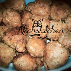 A picture of Stuffed yam balls.