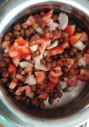 A picture of Kala chana chaat.