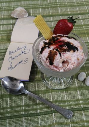 A picture of Strawberry cheesecake icecream.