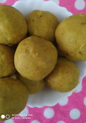 बेसन का लड्डू (Besan Ka Laddu recipe in Hindi) रेसिपी मुख्य फोटो