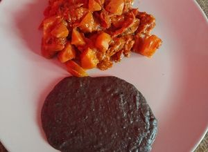 Una foto de Pollo deshebrado con papitas en achiote 😛👌¡Facilísimo!