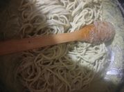 Una foto de spaguetti verde