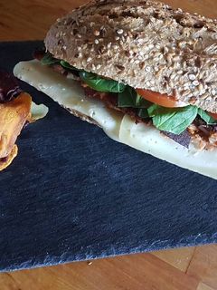 Una foto de Bocata PRO pollo y bacon