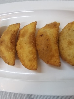 சோமாஸ் (Somasa Recipe in tamil) செய்முறை முக்கிய புகைப்படம்