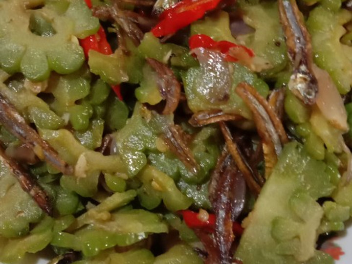 Cara Gampang Menyiapkan Tumis pare teri, Bisa Manjain Lidah