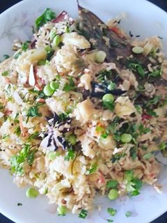 फुलकोबी तुरीच्या दाण्याचा पुलाव : (fulgobi turichya danyacha cauliflower pulao recipe in marathi) रेसिपी चे मुख्य फोटो