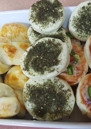 صورة لوصفة عجينة بيتزا صغيرة وفطائر