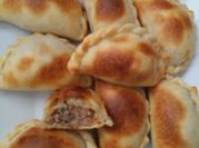 Una foto de empanaditas