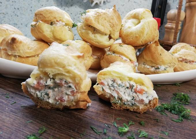 Профитроли с красной рыбой