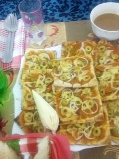 صورة لوصفة ميني بيتزا بالعجينة المورقة