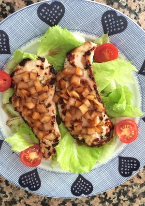 Una foto de Pechuga con salsa de soja y cebolla