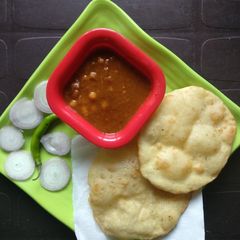 A picture of Bhature with chole.