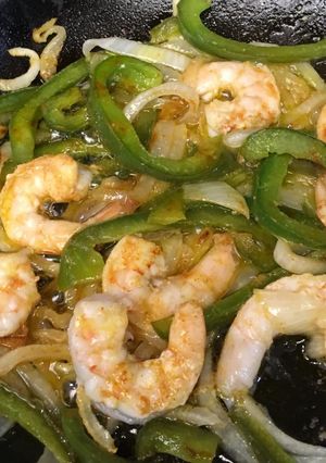 Una foto de Fajitas de camarones