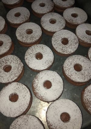 Una foto de Alfajores de chocolate, rellenos de dulce de leche ❤️