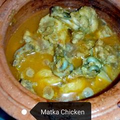 A picture of Matka chicken.