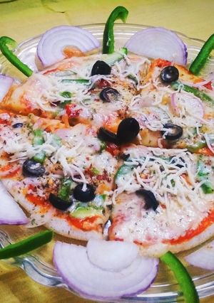 A picture of Brown Rice Uttappam Pizza.