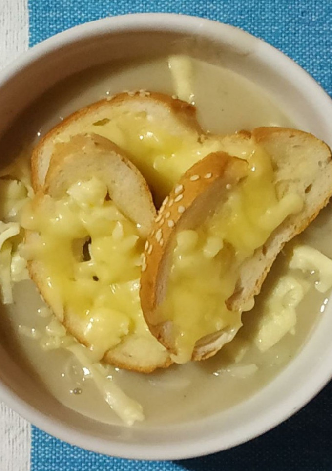 Una foto de Sopa de cebolla         