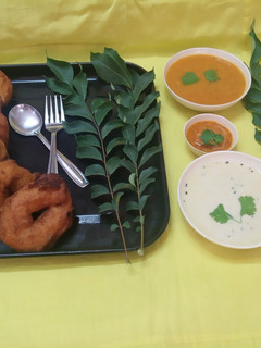 મેદુ વડા (Medu Vada Recipe In Gujarati) રેસીપી મુખ્ય ફોટો