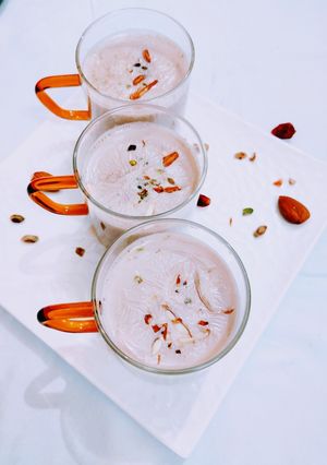 কাশ্মীরী পিঙ্ক টি বা কাশ্মীরী নুন চা (kashmiri pink tea recipe in Bengali) রেসিপির প্রধান ছবি