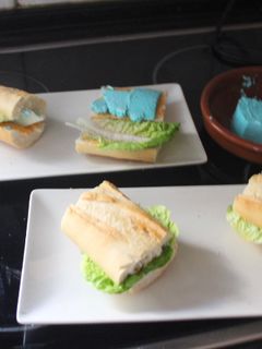 Una foto de Bocadillo de queso fresco azul
