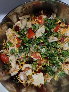 પાપડ સલાડ (Papad Salad Recipe In Gujarati) રેસીપી મુખ્ય ફોટો