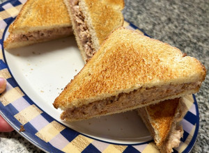 Una foto de Sándwich de atún - fit y salvador para el almuerzo