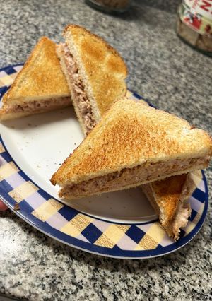 Una foto de Sándwich de atún - fit y salvador para el almuerzo