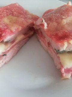 Una foto de Pastel de Pavo al Ajillo con Jamón y Queso