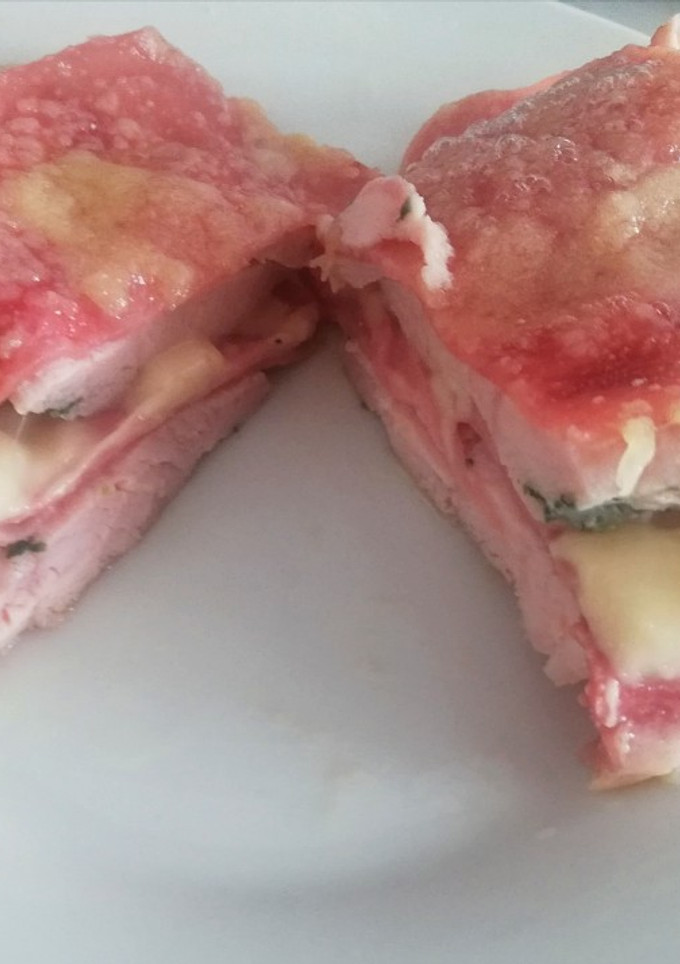 Una foto de Pastel de Pavo al Ajillo con Jamón y Queso