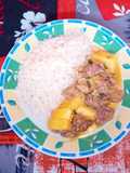 Carne en salsa huancaina con albahaca