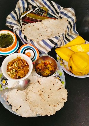 A picture of Barley Roti 😋 Jau ki Roti (paratha 😋).