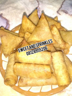 A picture of Samosa and Spring rolls.