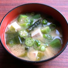 Okra, Tofu & Wakame Miso Soup A picture of Okra, Tofu & Wakame Miso Soup.